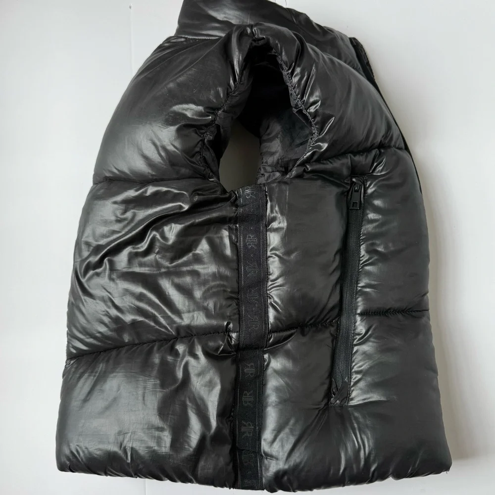 River Island Girls Shiny Black Puffer Vest Size 4-5Y - Picture 5 of 6
